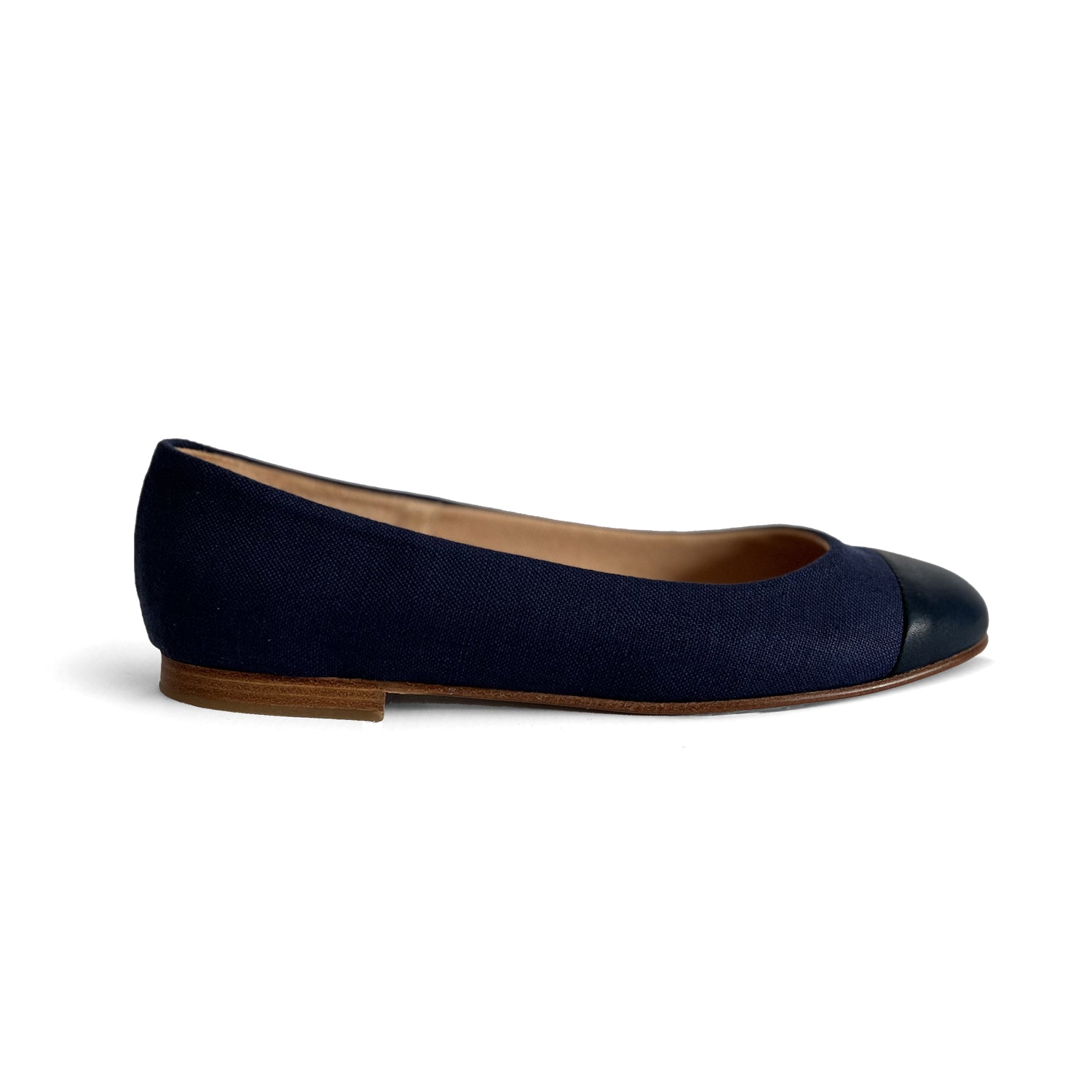 Cap toe Ballerinas in dunkelblau aus leinen und lederkappe seitenansicht
