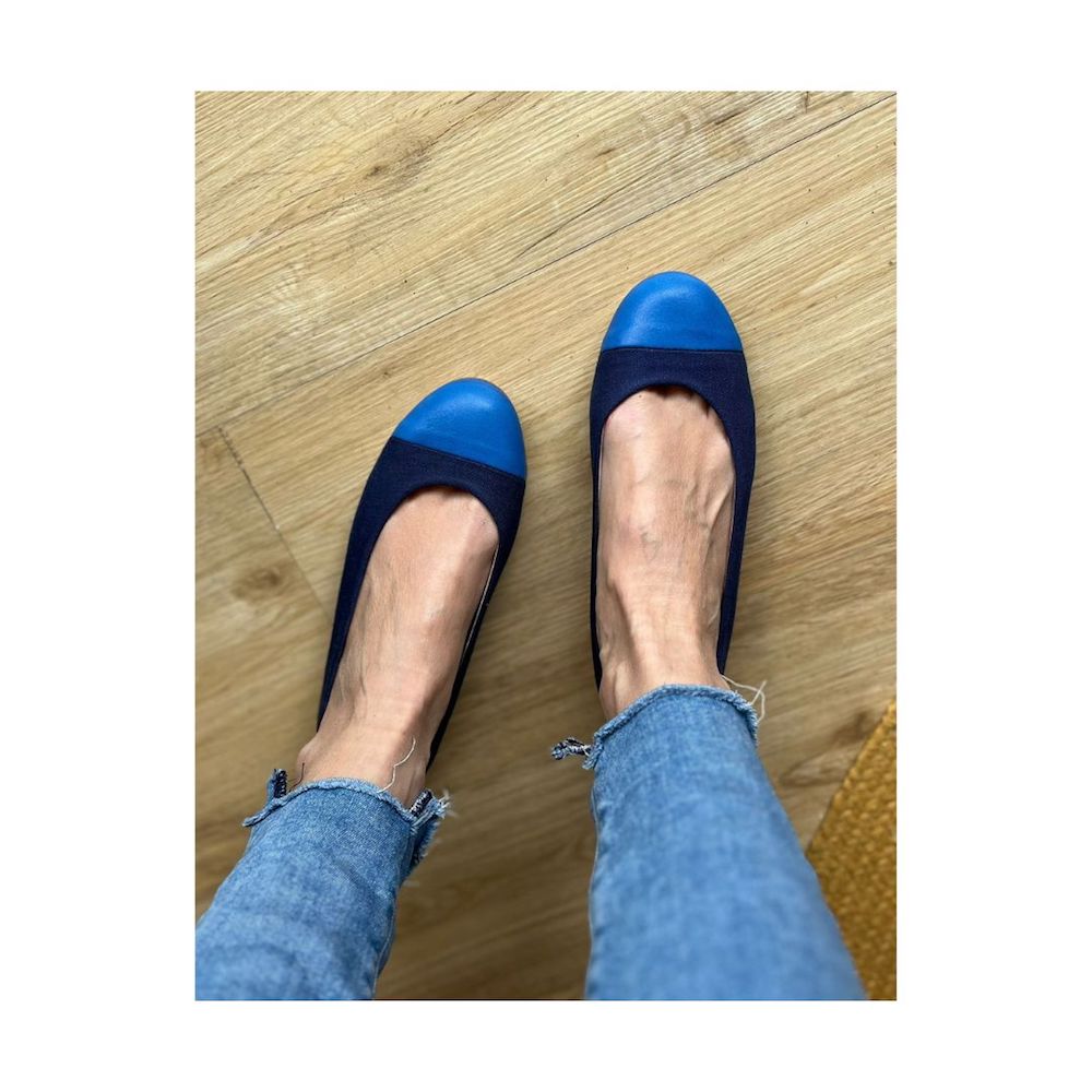 klassische Ballerinas chanel style aus leinen und lederkappe in blau von Bayerinas