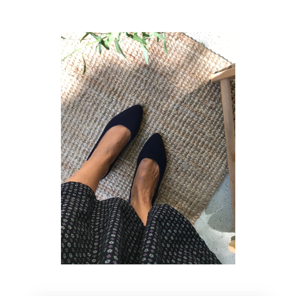 Spitz Ballerinas aus Loden in dunkelblau von Bayerinas