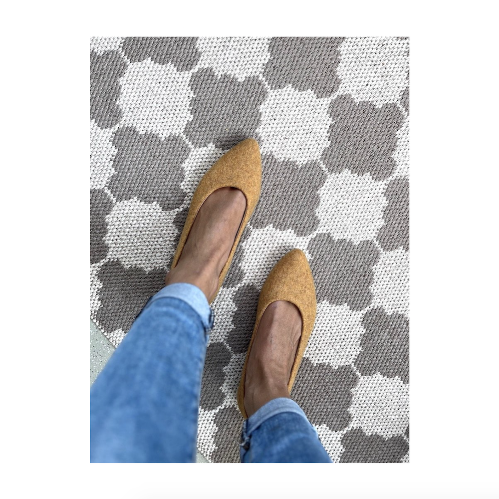 Spitz Ballerinas aus Loden in senf von Bayerinas Lookbook