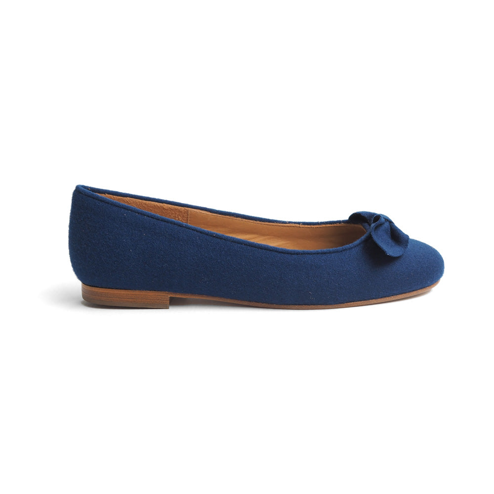 Klassische Ballerinas aus Loden in royalblau von Bayerinas