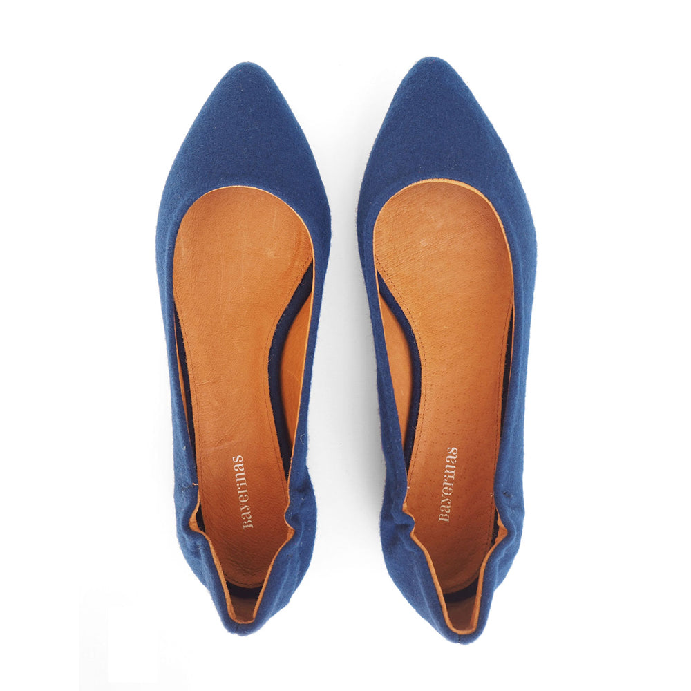 Spitz Ballerinas aus Loden in royalblau von Bayerinas