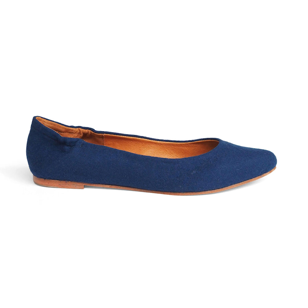 Spitz Ballerinas aus Loden in royalblau von Bayerinas seitlich