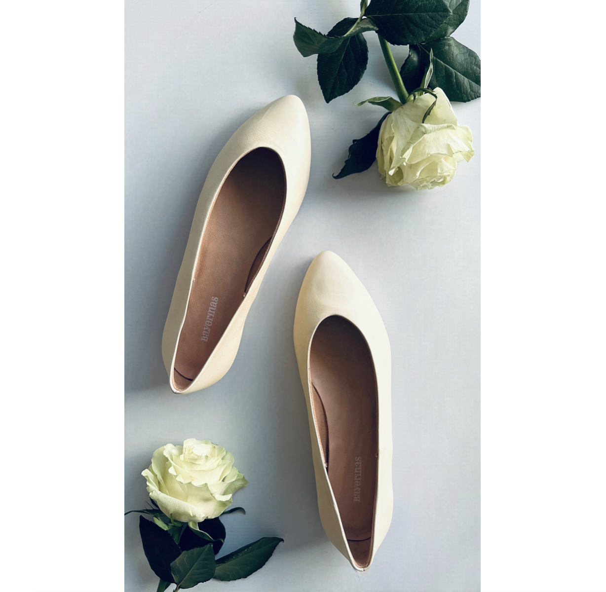 Leder Ballerinas die Komfort, Eleganz und traditionelle Handwerkskunst verbinden.