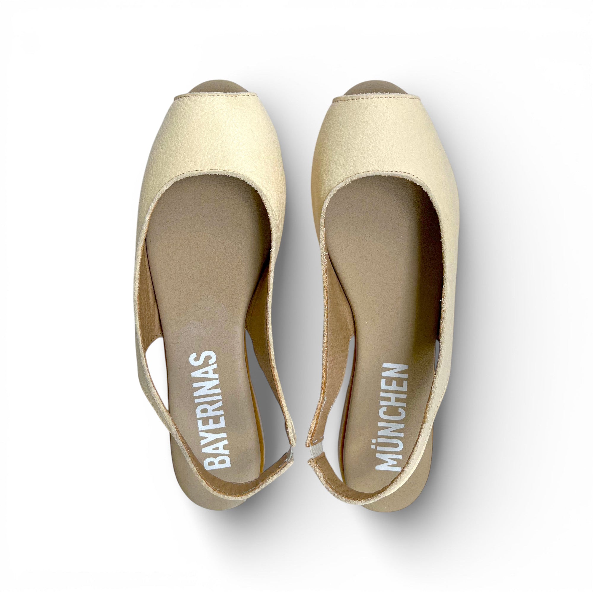 Peeptoe sommer ballerinas in cremeweiß Leder und mit Bayerinas München Logo