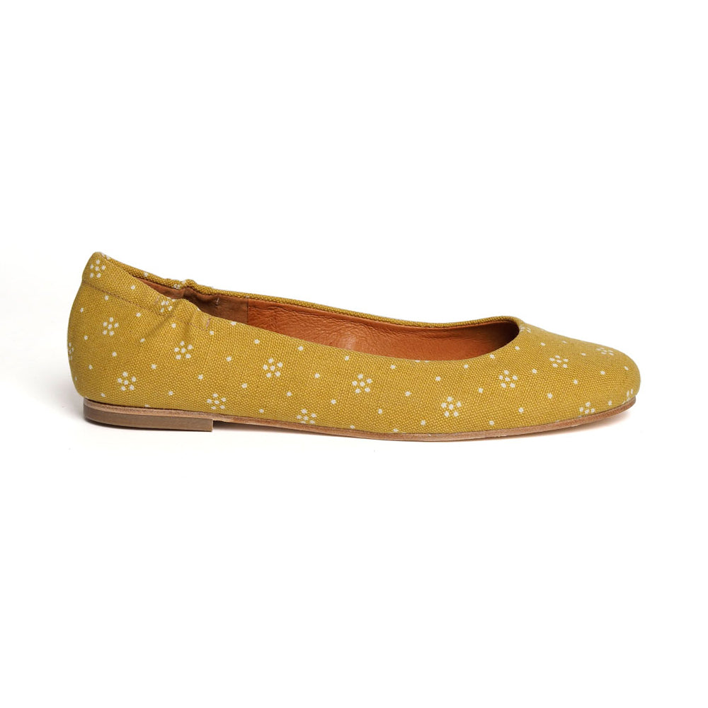 Klassische Ballerinas Schuhe von Bayerinas in gelb und mit Muster seitlich