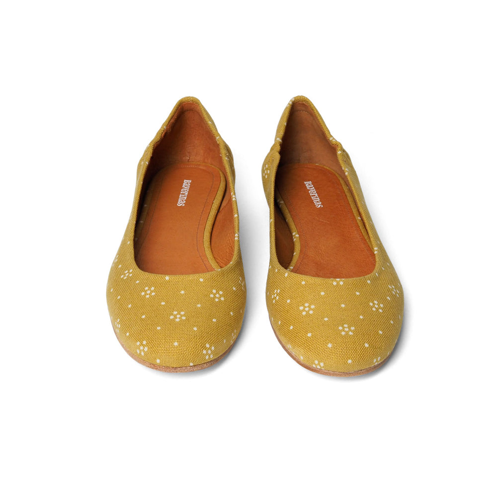 Klassische Ballerinas Schuhe von Bayerinas in gelb und mit Muster Vorderansicht